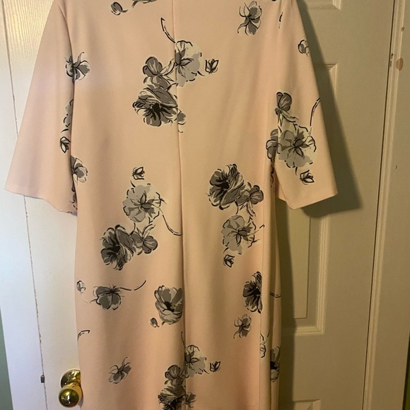 Pink with grey flowers. Very pretty - Picture 3 of 3